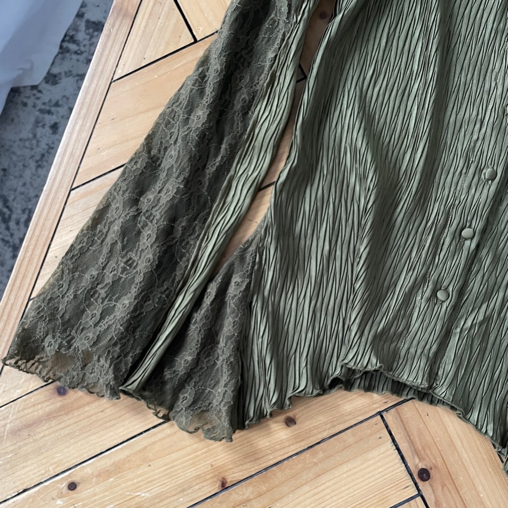 Pleated New Free People Next Dimension Button Down Shirt- Weeping Willow size M - Picture 5 of 11
